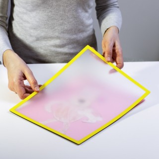 Buzunar magnetic A4 cu chenar galben