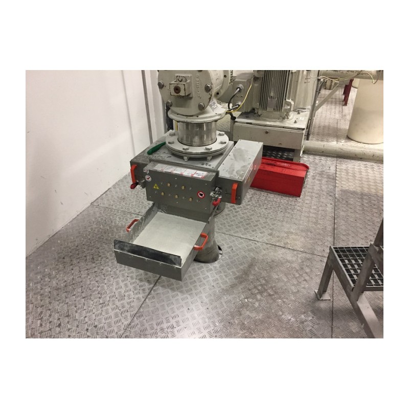 Separator magnetic cu grile MSV 200/7 VVM-UP-P-1-80-TP-RP
