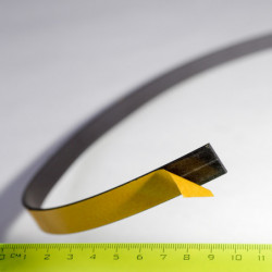 Bandă magnetică cu autoadeziv 15x2 mm