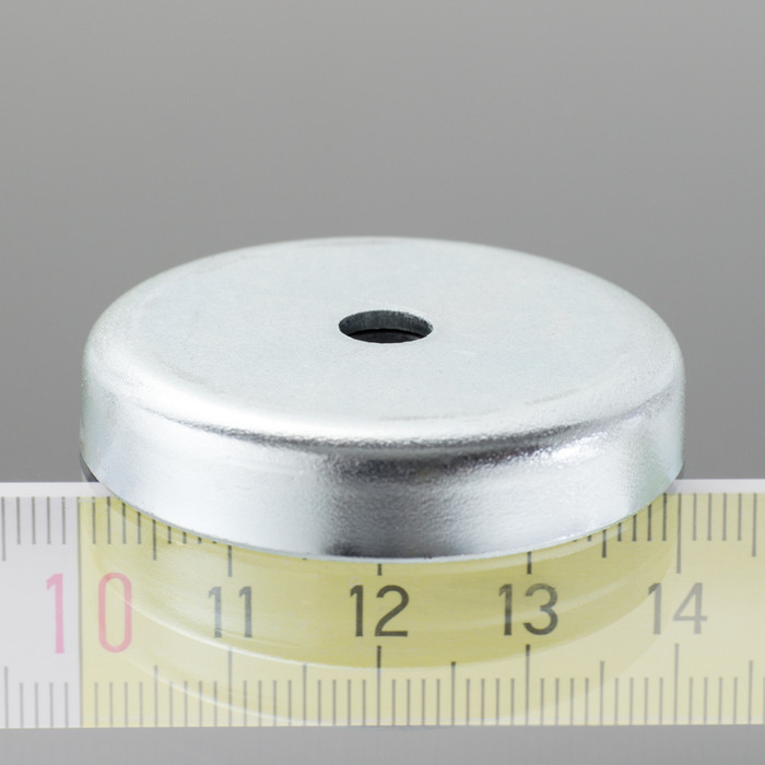 Magnet oală diam. 40, înălțime 8 mm, cu gaură pentru șurub diam. 5,5 mm