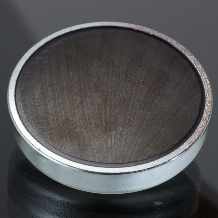 Magnet oală cu coadă, diam. 80 x înălțime 18 mm cu filet interior M10, înălțime filet 16 mm