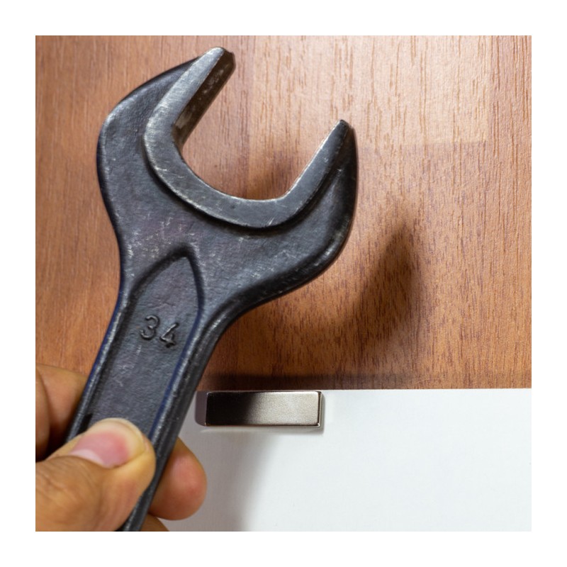 Magnet neodim cu autoadeziv 3M, 30x9x2,5 mm, grosime autocolantă 0,06 mm