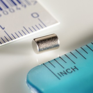 Magnet neodim cilindru cu diam.4x6 N 80 °C, VMM7-N42