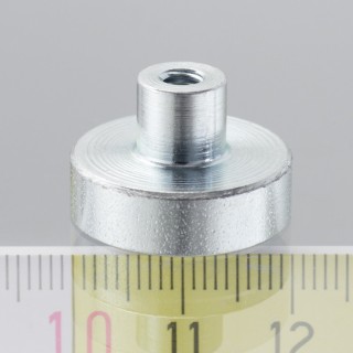 Magnet oală cu coadă, diam. 20 x înălțime 6 mm cu filet interior M4, înălțime filet 7 mm