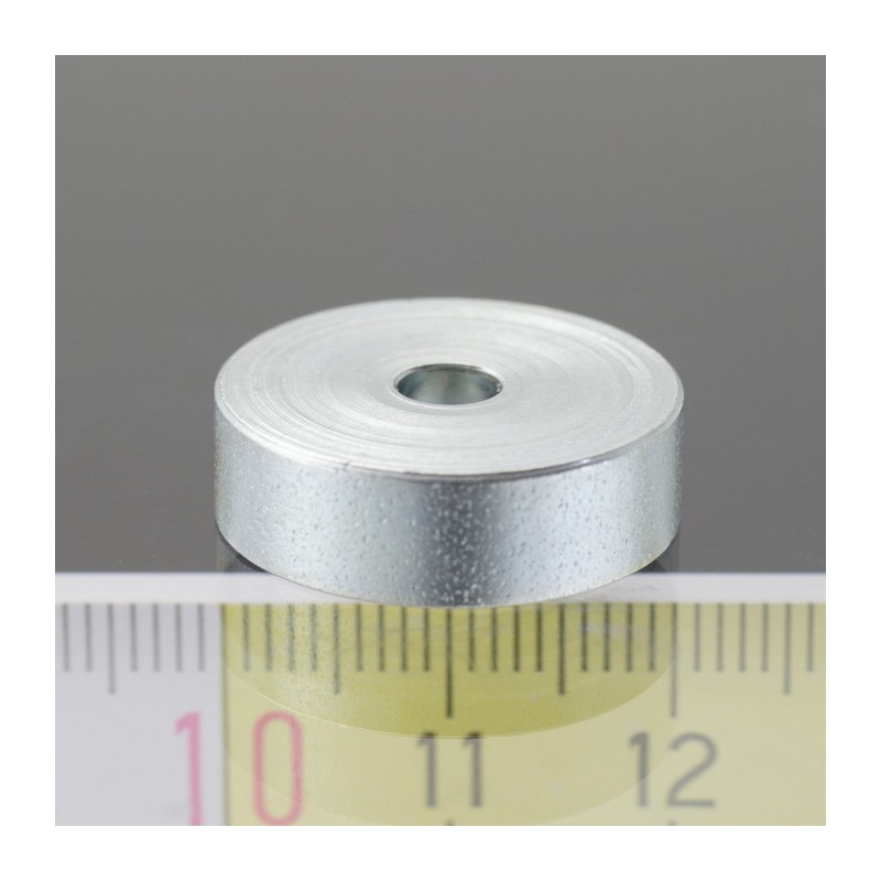 Magnet oală diam. 20, înălțime 6 mm, cu gaură pentru șurub cu cap înecat diam. 4,5