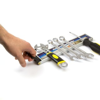 Suport magnetic mobil pentru unelte