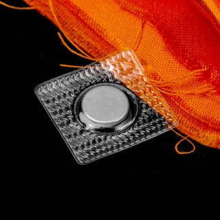 Magnet NdFeB pr.12 x 2 mm cu acoperire din PVC care se poate coase pe stofă