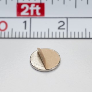 Magnet neodim cilindru cu autocolantă 3M, diam.8x0,75 mm, grosime autocolantă 0,06 mm