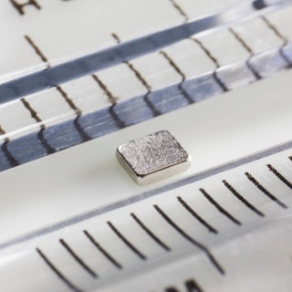 Magnet neodim bloc 2,4x2x0,6 N 150 °C, VMM8SH-N45SH