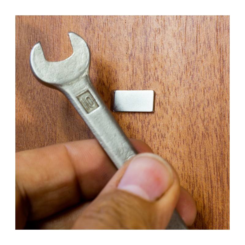 Magnet neodim cu autoadeziv 3M, 15x8x1 mm, grosime autocolantă 0,06 mm