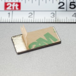 Magnet neodim cu autoadeziv 3M, 20x10x1 mm, grosime autocolantă 0,06 mm