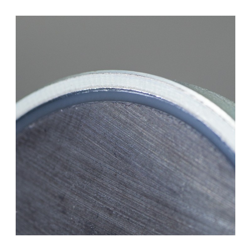 Magnet oală diam. 40, înălțime 8 mm, cu gaură pentru șurub diam. 5,5 mm