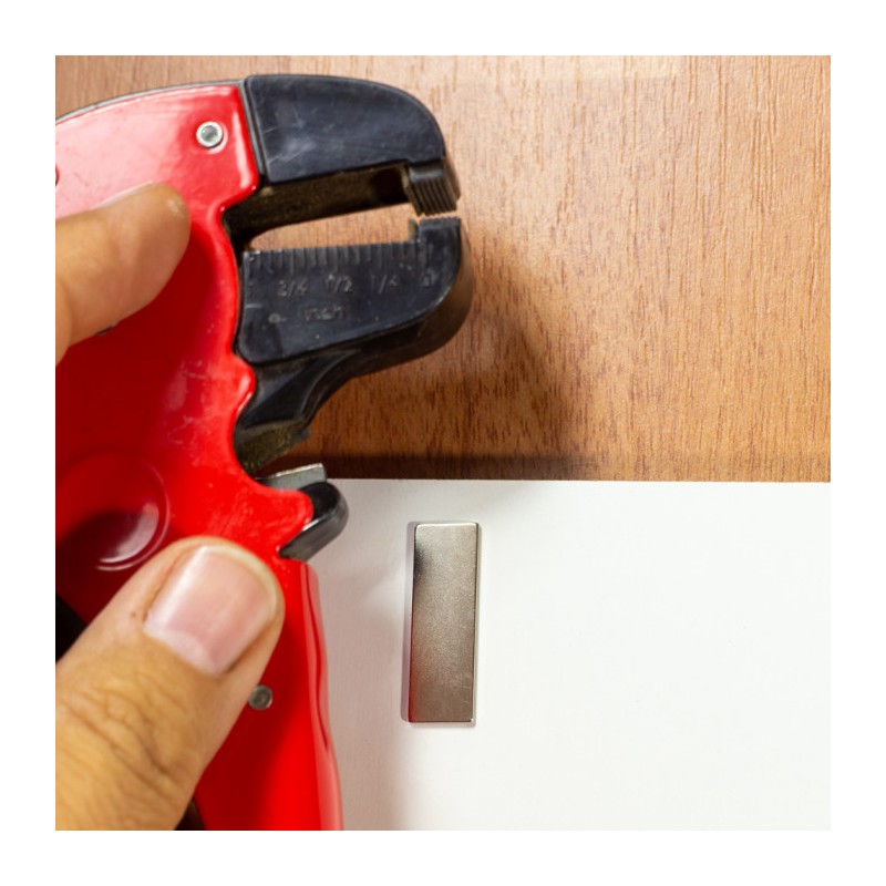 Magnet neodim cu autoadeziv 3M, 30x10x1 mm, grosime autocolantă 0,06 mm