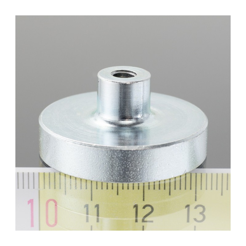 Magnet oală cu coadă, diam. 32 x înălțime 7 mm cu filet interior M5, înălțime filet 8,5 mm