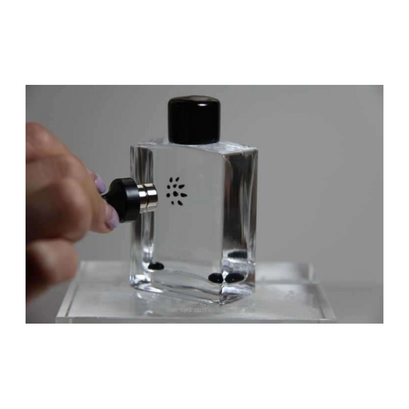 Sticlă cu lichid ferrofluid