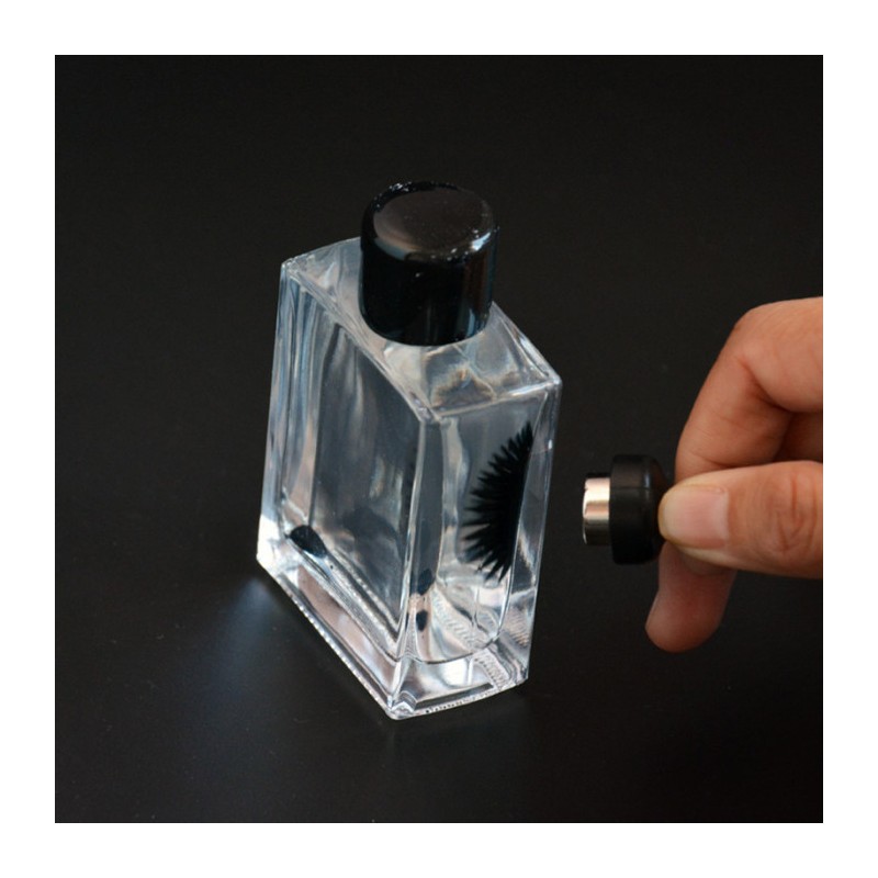 Sticlă cu lichid ferrofluid