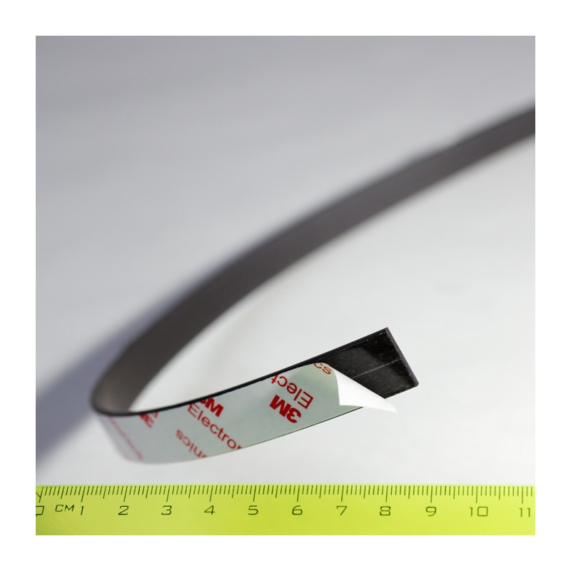 Bandă magnetică cu autoadeziv puternic 15x2 mm