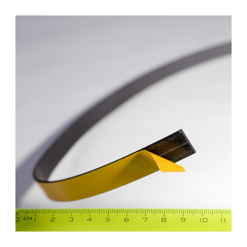 Bandă magnetică cu autoadeziv 15x2 mm