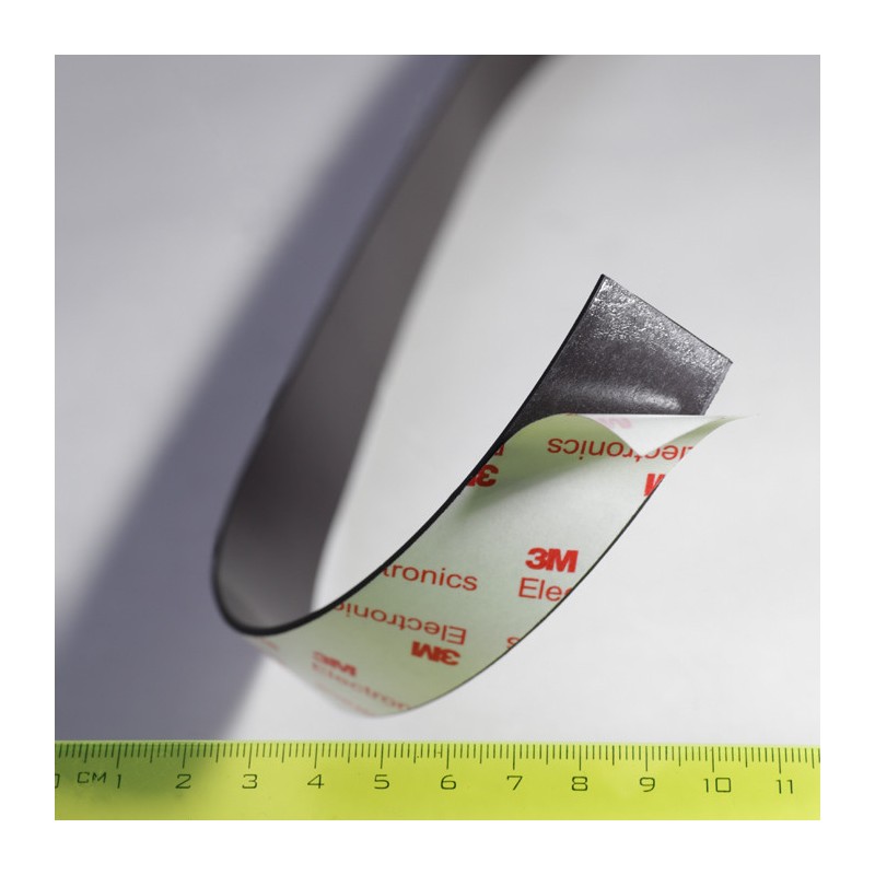 Bandă magnetică cu autoadeziv puternic 25x1,6 mm