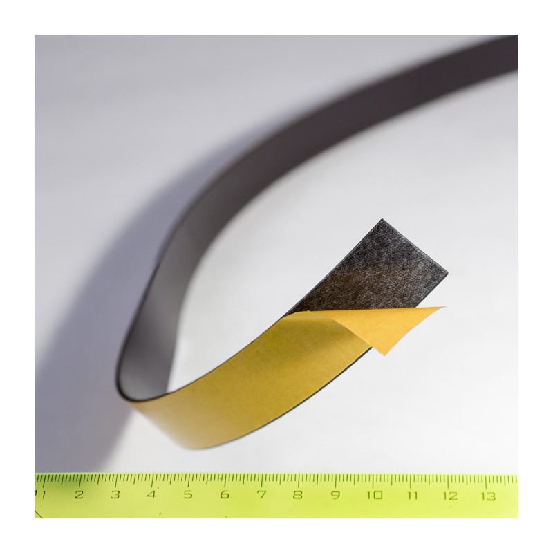 Bandă magnetică cu autoadeziv 25x1,6 mm
