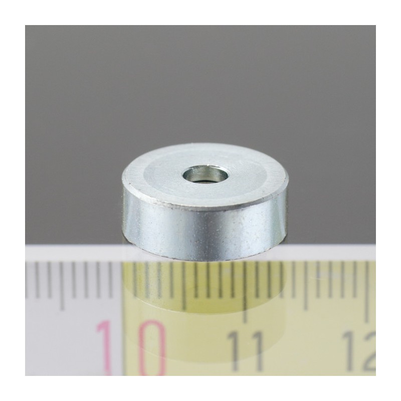 Magnet oală diam. 13, înălțime 4,5 mm, cu gaură pentru șurub cu cap înecat diam. 3,5