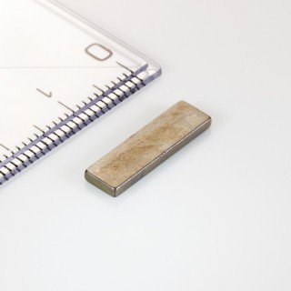Magnet neodimic 17x4,8x1,5 mm, P VMM5UH-180 °C
