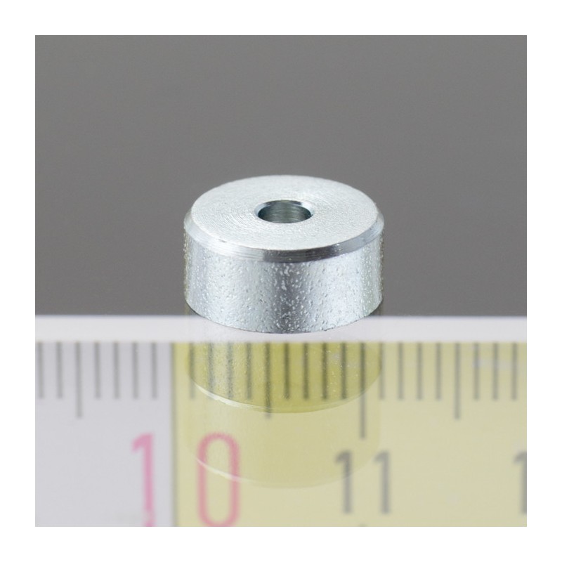 Magnet oală diam. 10, înălțime 4,5 mm, cu gaură pentru șurub cu cap înecat diam. 2,6
