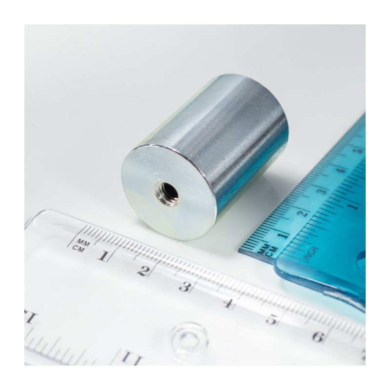 Magnet oală cilindru diam. 25 x înălțime 35 mm cu filet interior M6. lungime filet 9 mm