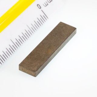 Magnet neodim bloc 28x7x2,5 P 180 °C, VMM5UH-N35UH