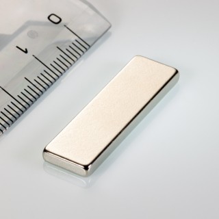 Magnet neodim bloc 30x9x2,5 N 180 °C, VMM5UH-N35UH