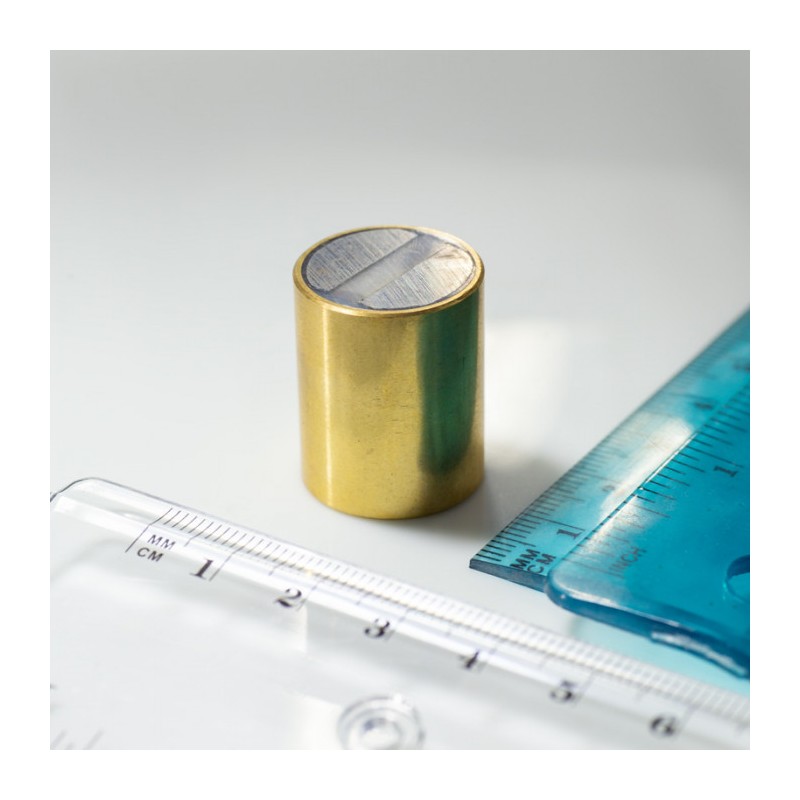 Oală magnetică din alamă cu toleranță h6 diam. 20 x înălțime 25 mm