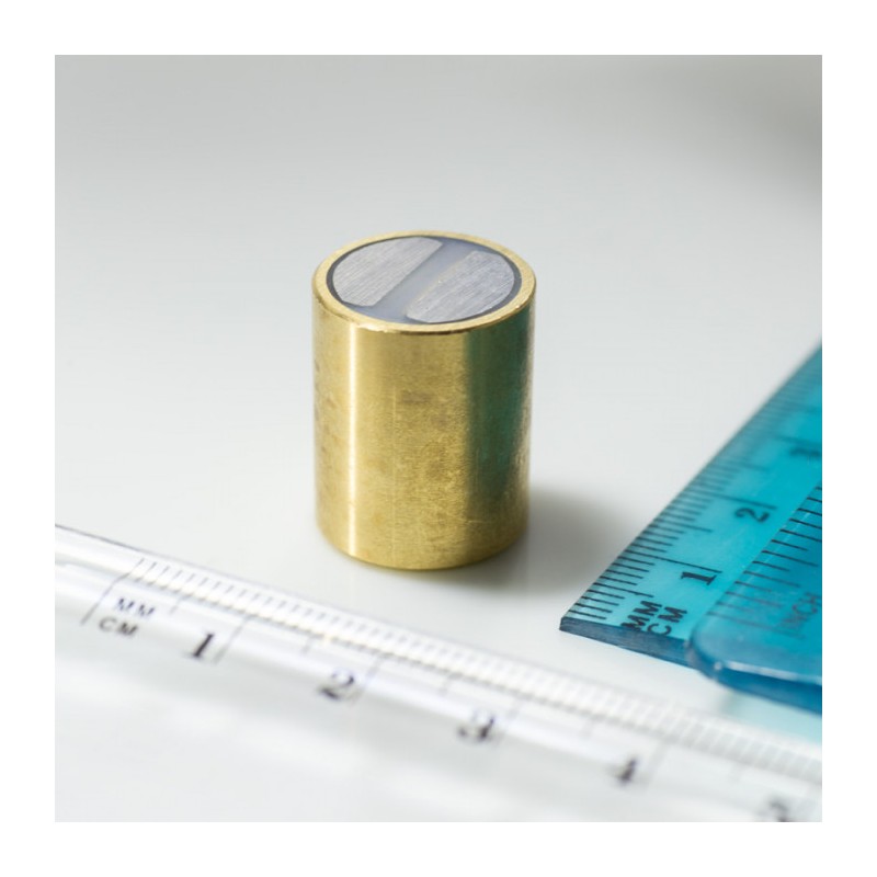 Oală magnetică din alamă cu toleranță h6 diam. 16 x înălțime 20 mm