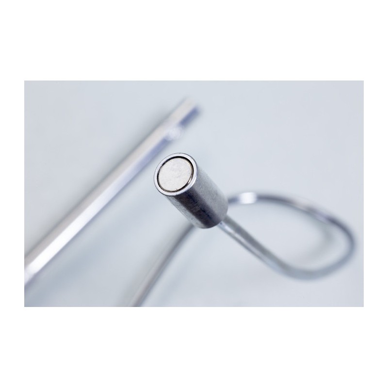 Recuperator magnetic cu tijă flexibilă