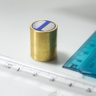 Oală magnetică din alamă cu toleranță h6 diam. 16 x înălțime 20 mm
