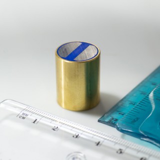 Oală magnetică din alamă cu toleranță h6 diam. 20 x înălțime 25 mm