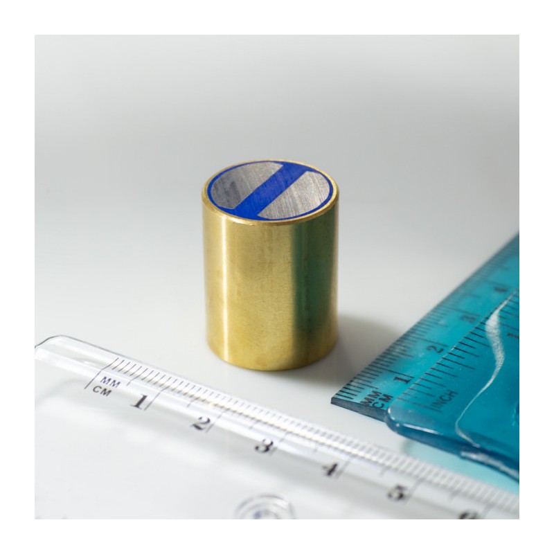 Oală magnetică din alamă cu toleranță h6 diam. 20 x înălțime 25 mm
