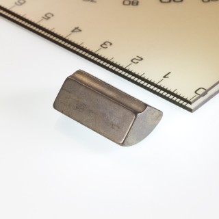 Magnet neodim segment R11xr2,50x90°x22 P 180 °C, VMM5UH-N35UH