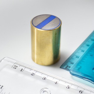 Oală magnetică din alamă cu toleranță h6 diam. 25 x înălțime 35 mm