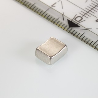 Magnet neodim segment R16xr13x30°x6 N 180 °C, VMM5UH-N35UH