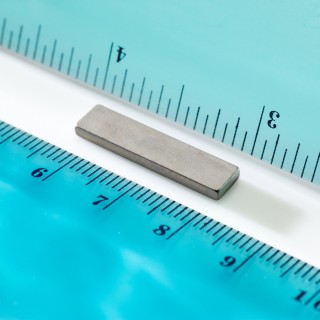 Magnet neodim bloc 24x5,6x2 P 180 °C, VMM5UH-N35UH