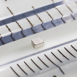 Magnet neodim bloc 1,5x1,2x0,8 N 80 °C, VMM4-N35