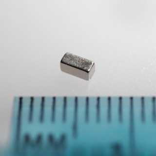 Magnet neodim bloc 1,4x1,4x3 VMM5UH-180 °C