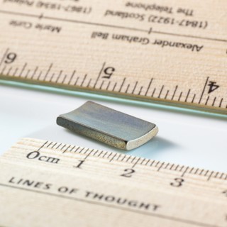 Magnet neodim segment R20,10xr17,80x34°x20 P 180 °C, VMM5UH-N35UH
