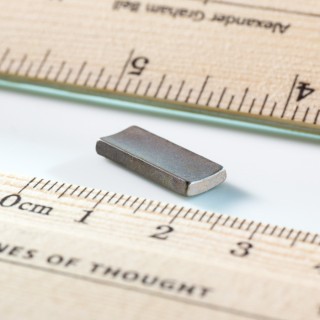 Magnet neodim segment R15,65xr13,40x30°x18 P 180 °C, VMM5UH-N35UH