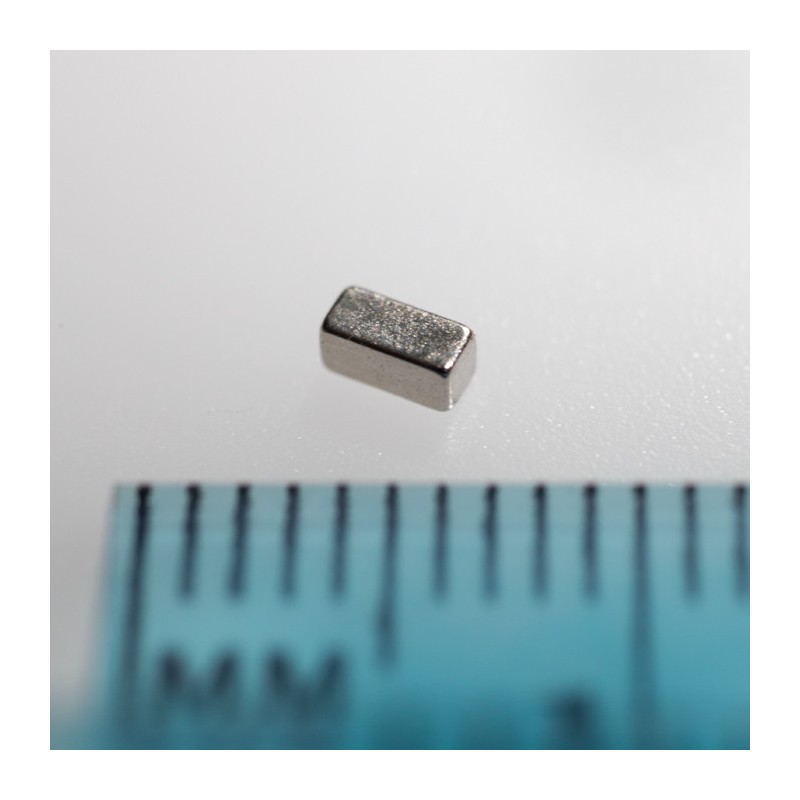 Magnet neodimic 1,4x1,4x3 mm, N VMM6EH-200 °C