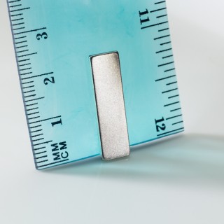 Magnet neodim bloc 24x7x1,5 P 180 °C, VMM6UH-N38UH