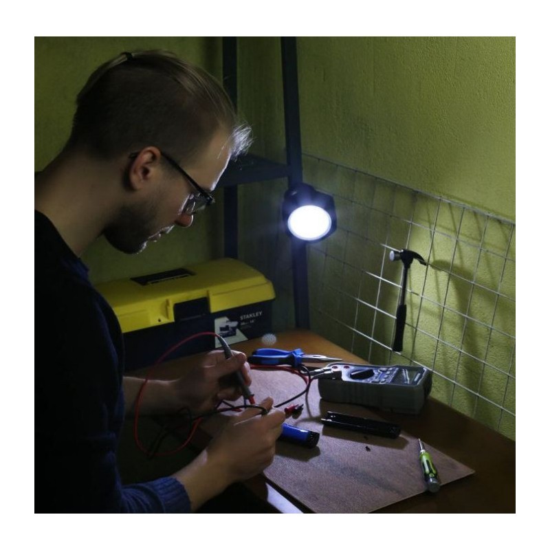 Lanternă LED magnetică pivotantă